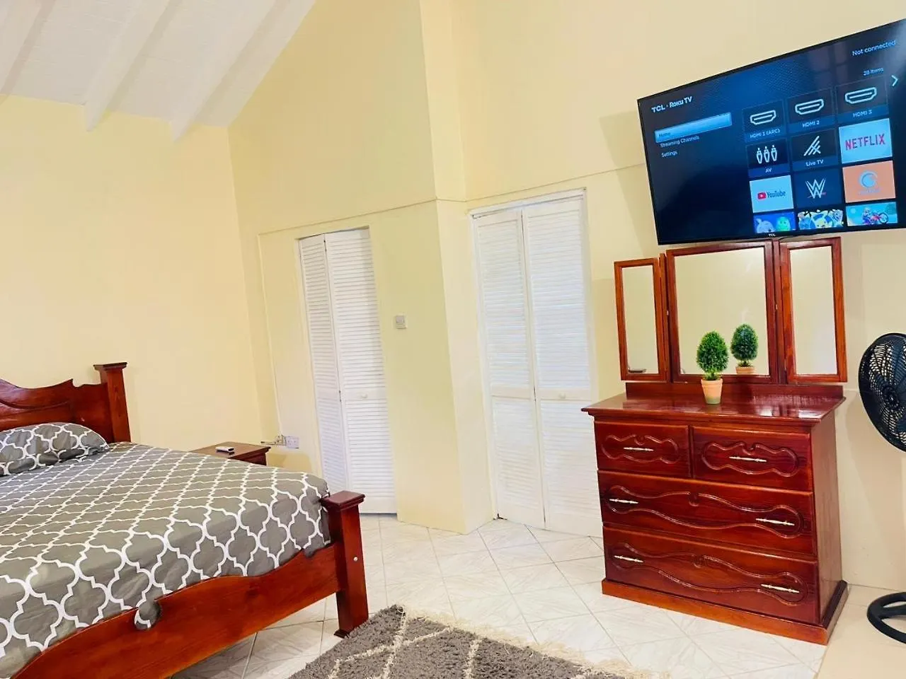 Castle Berry Apartments Kingstown