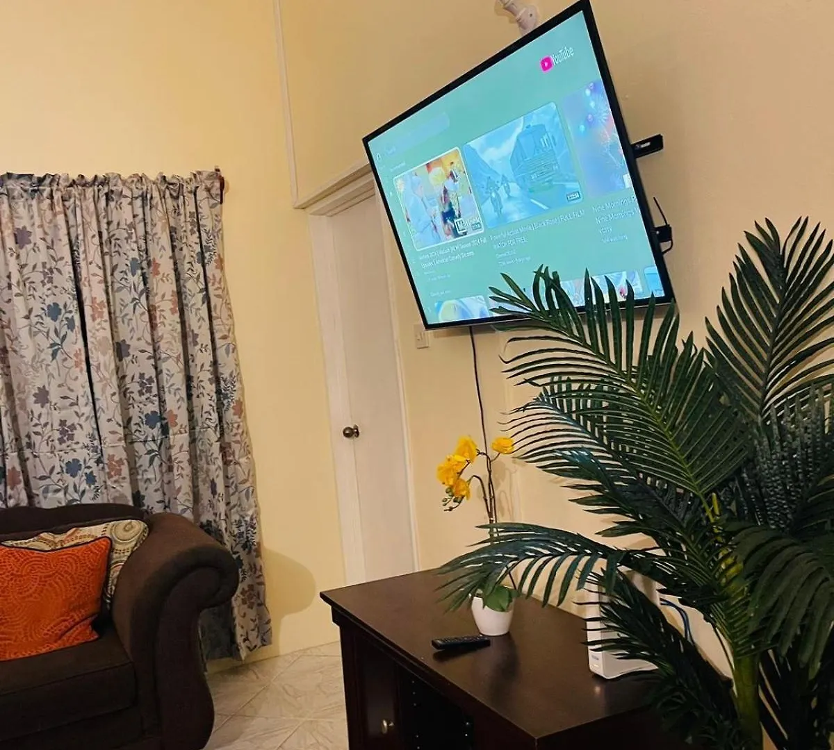 Castle Berry Apartments Kingstown