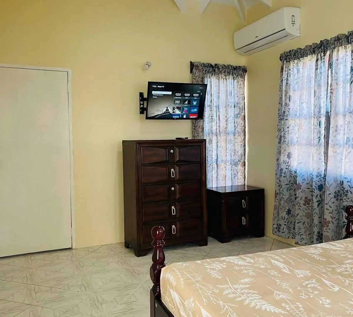 Castle Berry Apartments Kingstown