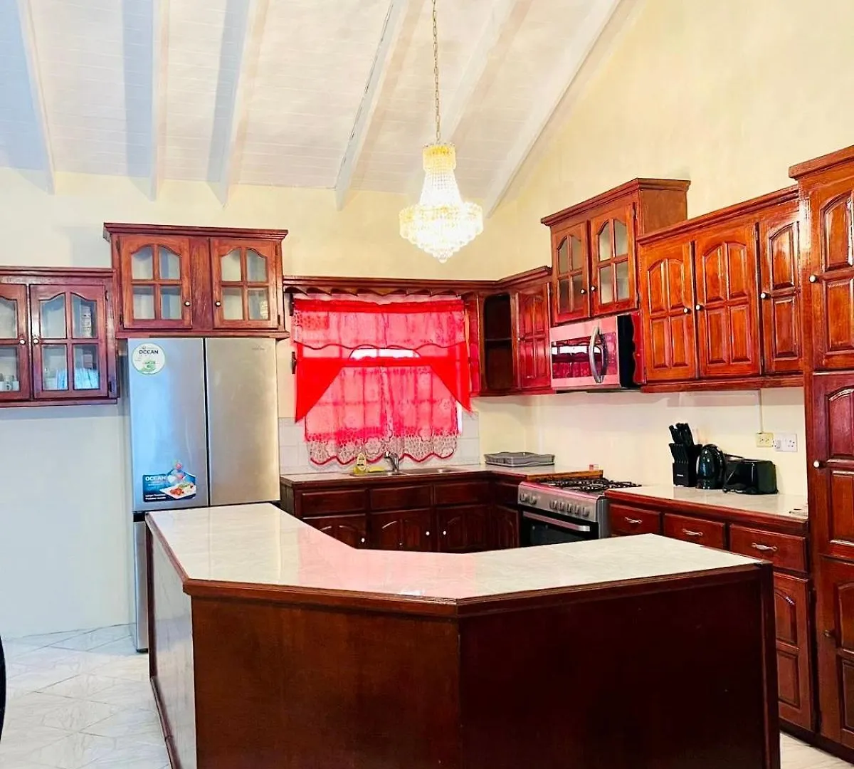 Castle Berry Apartments Kingstown